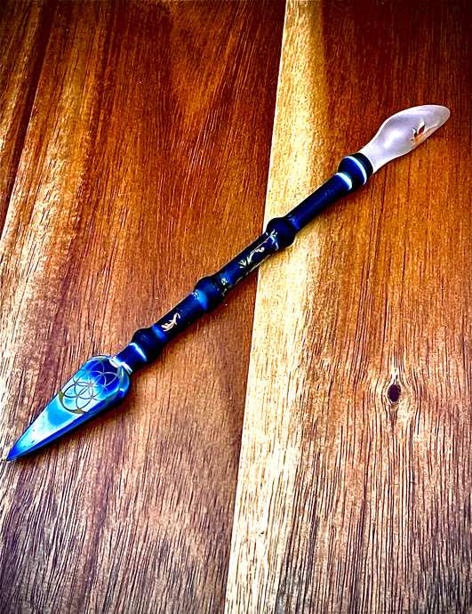 Custom carved scoop/ dagger dabber by Alkaline Glass